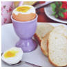 jajko na mikko, niadanie jajko na mikko, idealne jajko na mikko, truskawka, weka, chleb, podstawka do jajek