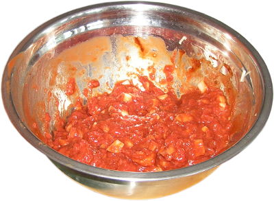 miso mielone woowe wyrobione z sokiem pomidorowym przyprawami i cebul